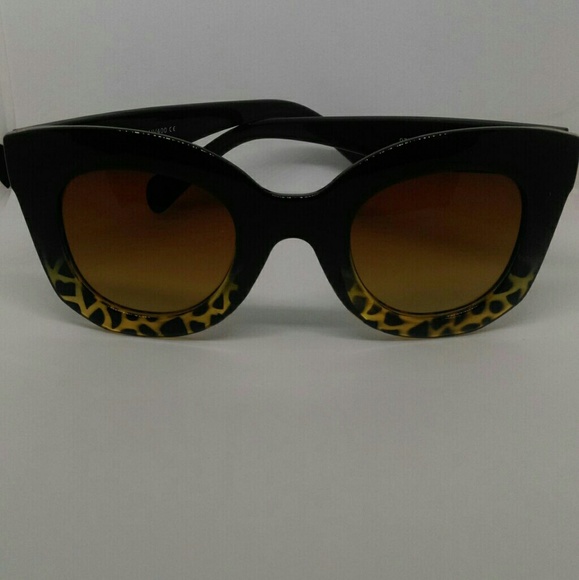 NEW PAIR OF CAT EYE SUNGLASSES - Picture 6 of 6